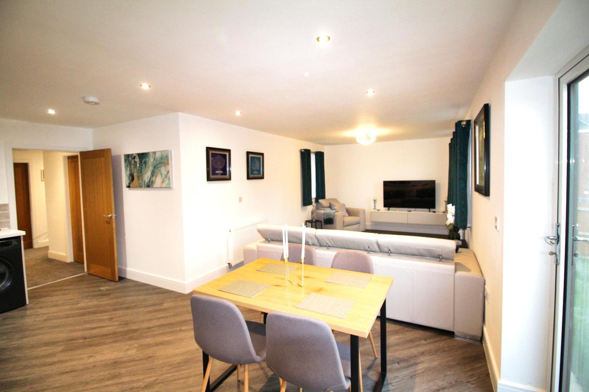 Rotherham - Rawmarsh - Great Customer Feedback - 2 Bed Bungalow - New Build - High End Furnishings - Wheel Chair Accessible - Large Enclosed Garden - Dog Friendly Dış mekan fotoğraf