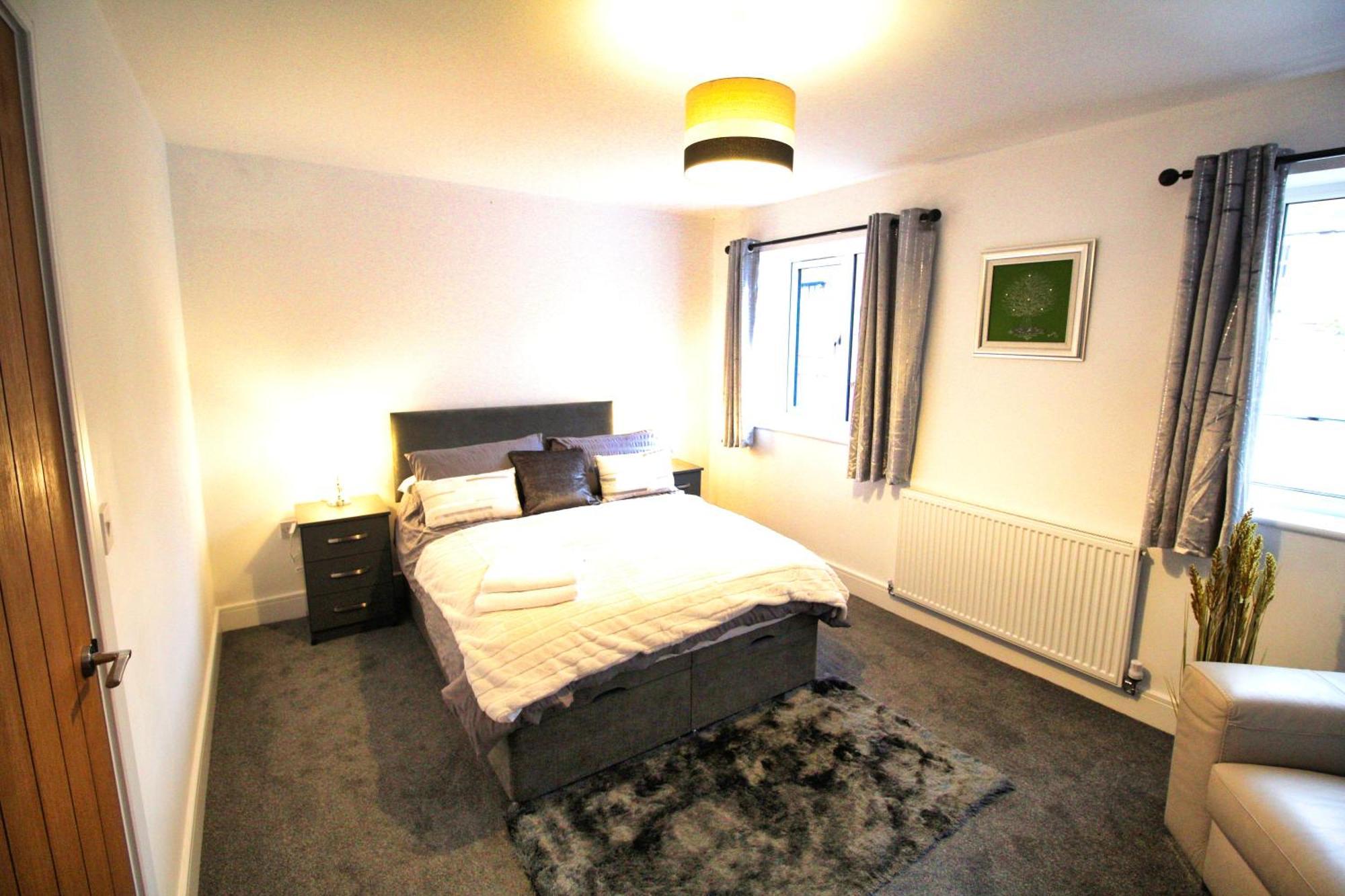 Rotherham - Rawmarsh - Great Customer Feedback - 2 Bed Bungalow - New Build - High End Furnishings - Wheel Chair Accessible - Large Enclosed Garden - Dog Friendly Dış mekan fotoğraf