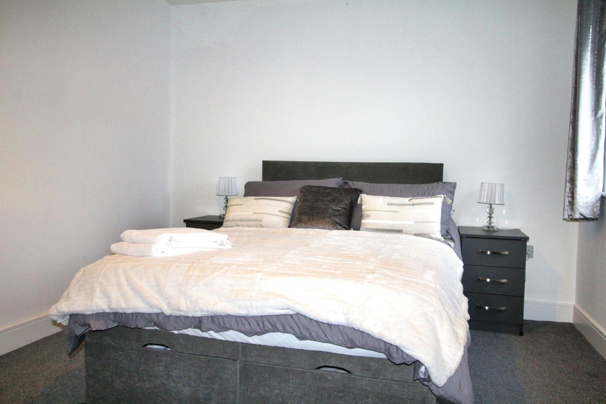 Rotherham - Rawmarsh - Great Customer Feedback - 2 Bed Bungalow - New Build - High End Furnishings - Wheel Chair Accessible - Large Enclosed Garden - Dog Friendly Dış mekan fotoğraf